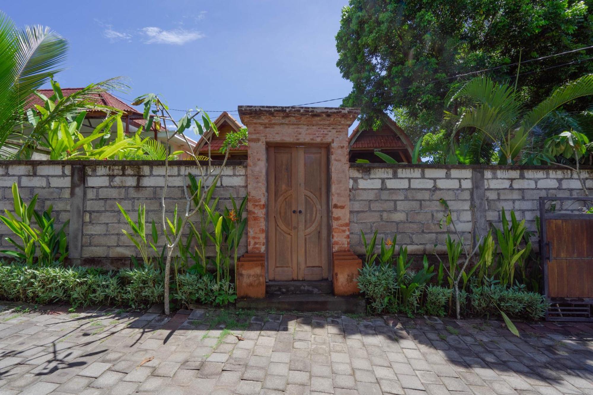 Brisk Homestay Uluwatu Redpartner エクステリア 写真